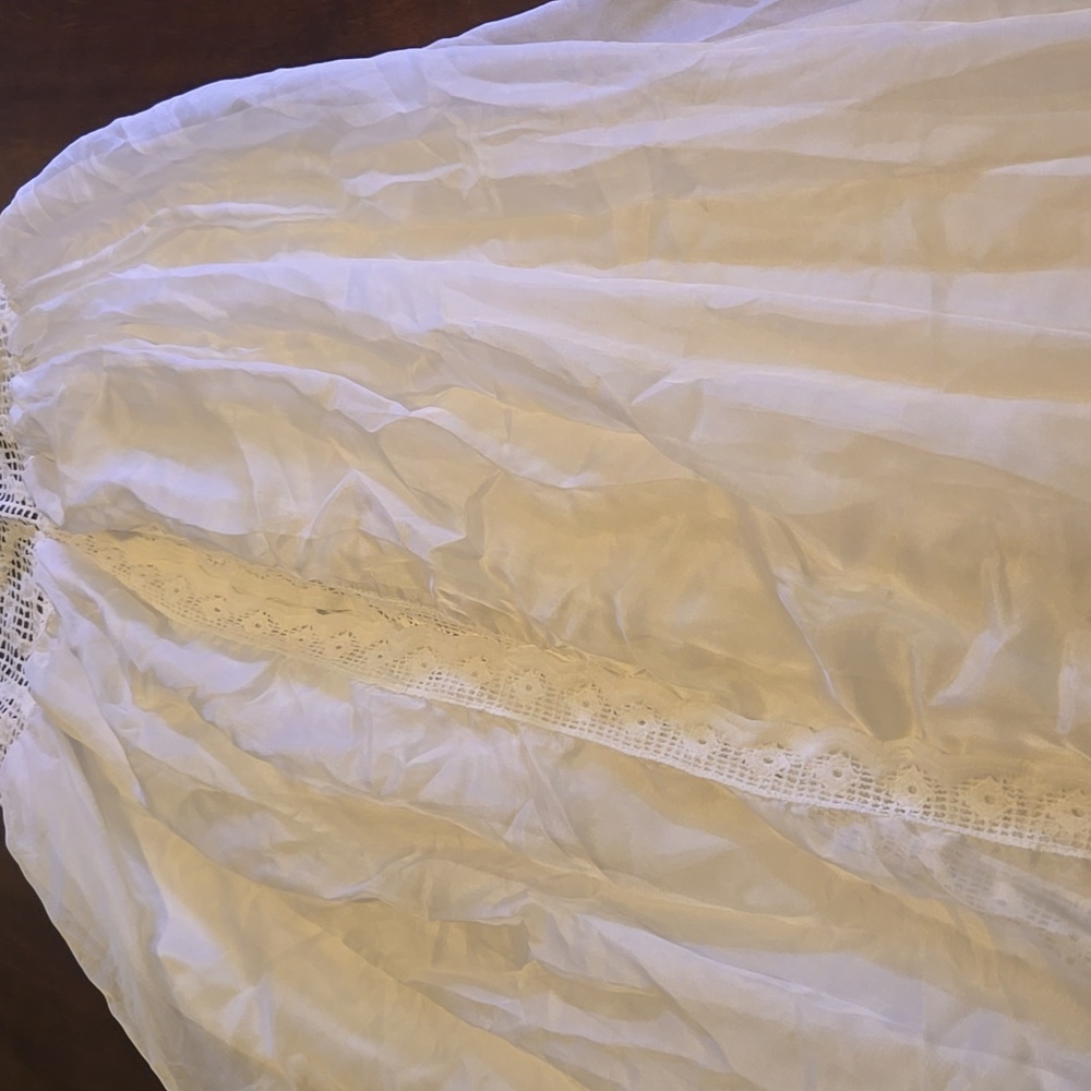 Elegant White Lace Dress - Picture 3 of 4